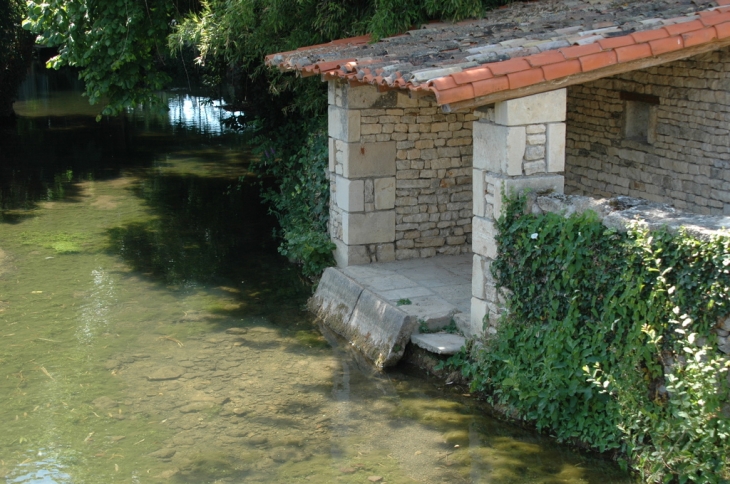 Lavoir rue de l'ouche - La Mothe-Saint-Héray