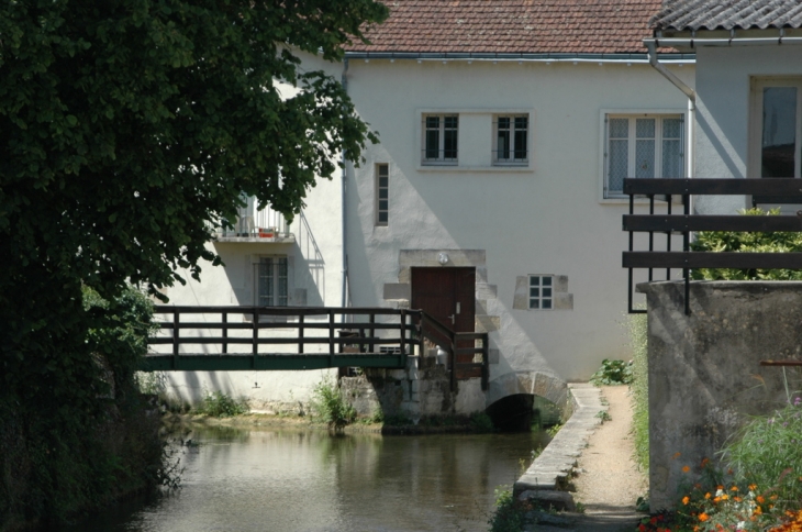 Joli moulin sur la Sèvre - La Mothe-Saint-Héray