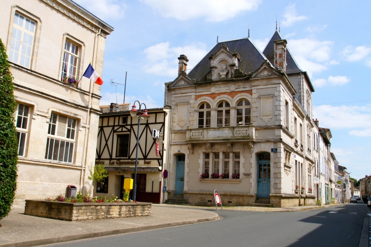 Rue du Maréchal Joffre. - La Mothe-Saint-Héray