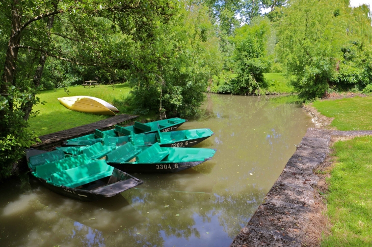 Le port de Sainte Sabine - Le Vanneau-Irleau