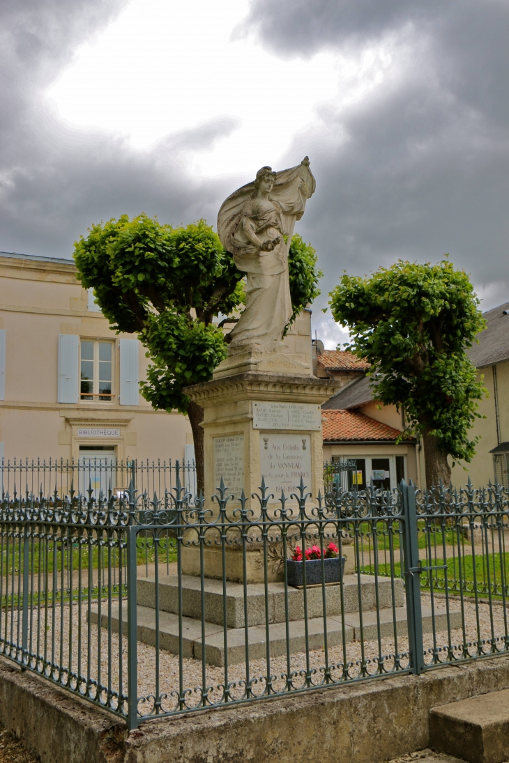 Le Monument aux Morts - Le Vanneau-Irleau