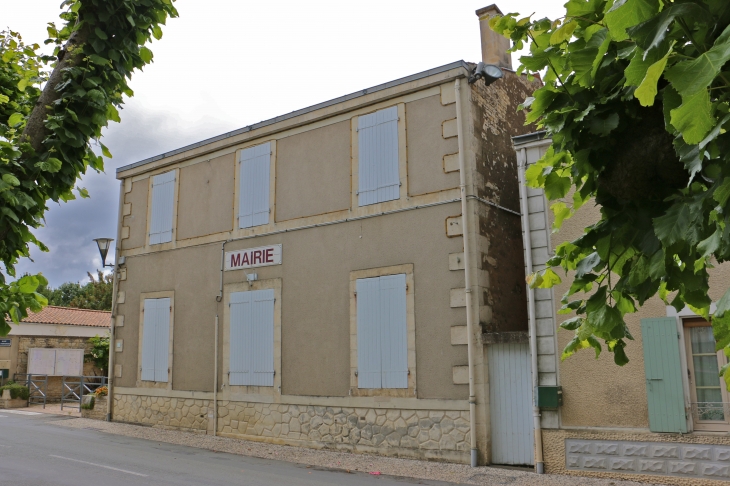 La Mairie. - Le Vanneau-Irleau