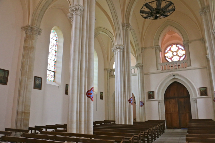 Eglise Saint Eutrope : collatéral de droite. - Le Vanneau-Irleau