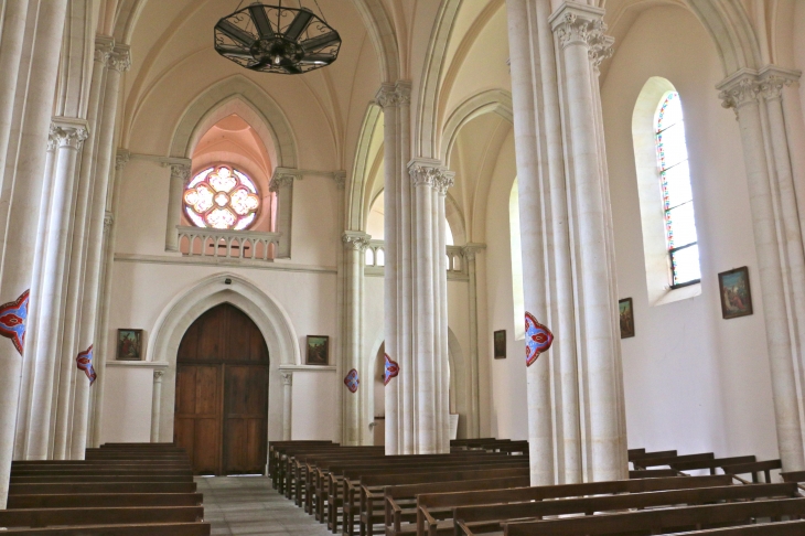 Eglise Saint Eutrope : collatéral de gauche. - Le Vanneau-Irleau