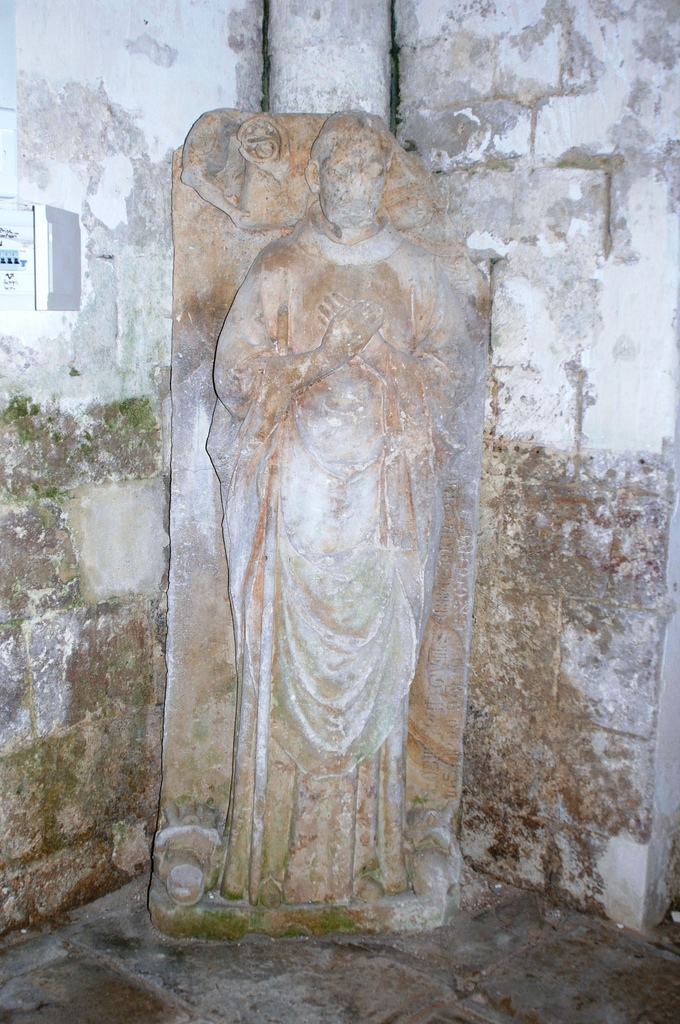 Gisant dans l'église  - Les Alleuds