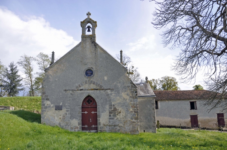 LE CHATEAU DE  LA ROCHE FATON LA CHAPELLE - Lhoumois