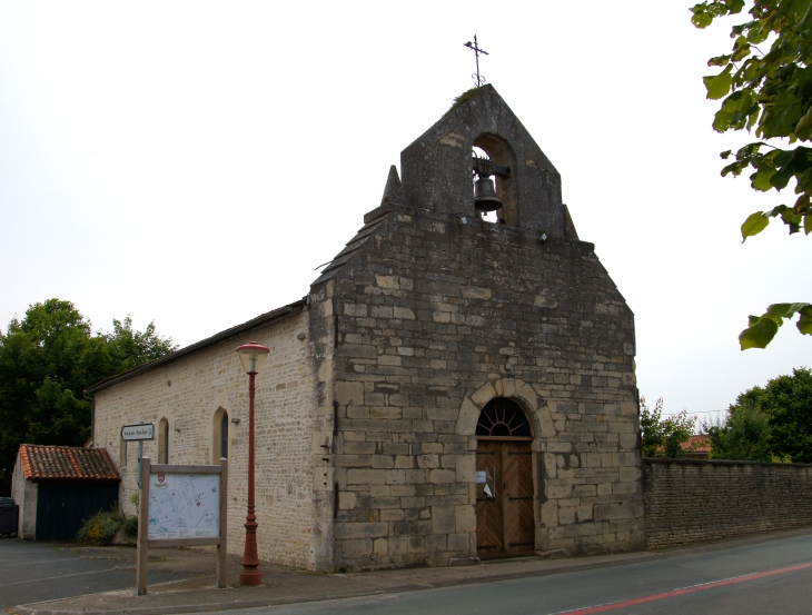 L'église reconstruite au XIXe siècle. - Loubillé