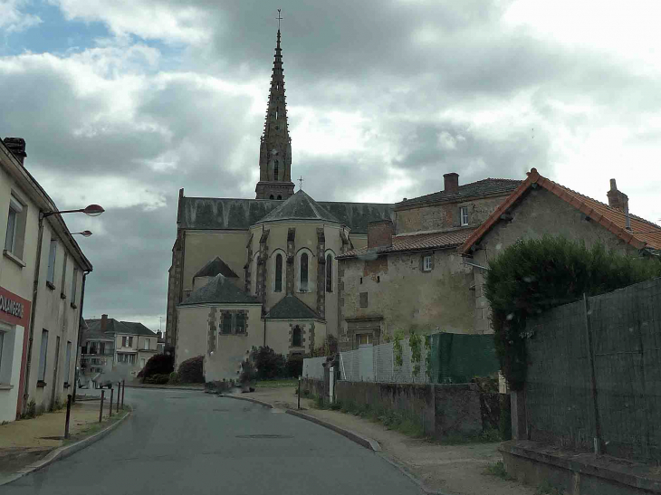 Le village de SAINT  AUBIN D'AUBIGNE - Mauléon