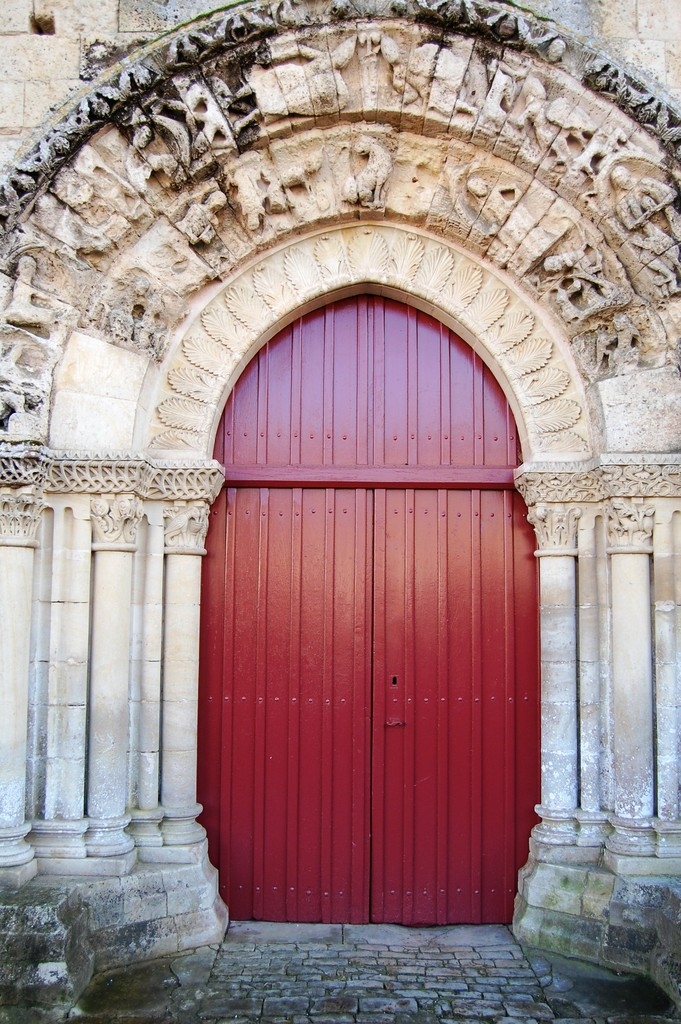 Melle portail latéral eglise St Hilaire