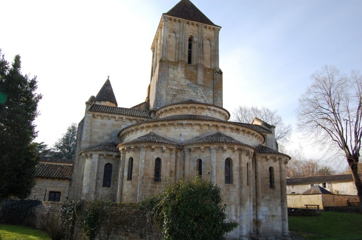 église St Hilaire vue de la route - Melle