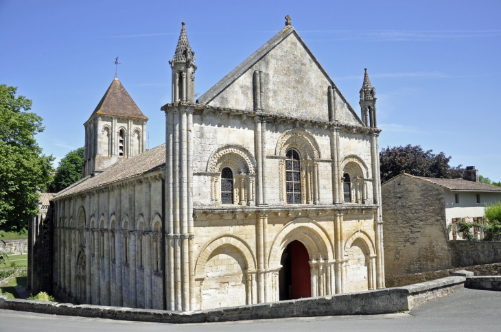 EGLISE SAINT HILAIRE - Melle