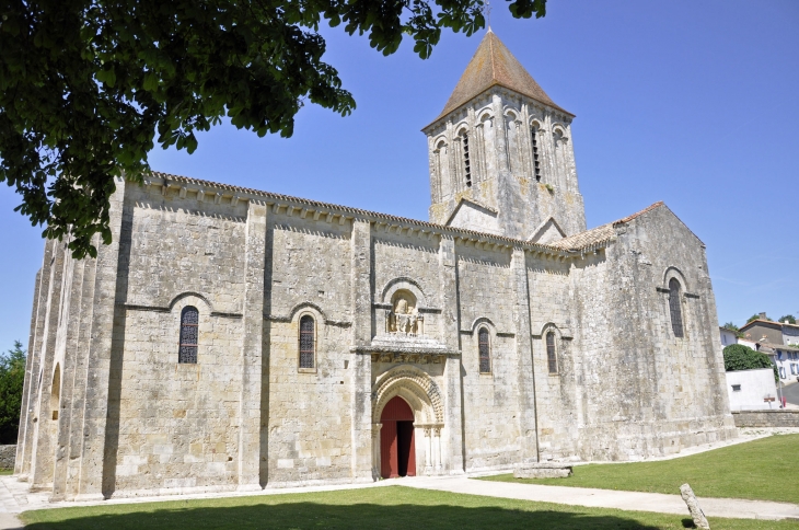 EGLISE SAINT PIERRE - Melle