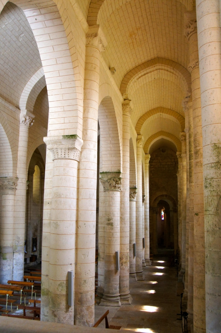 Collateral de droite de l'église Sainte Hilaire. - Melle