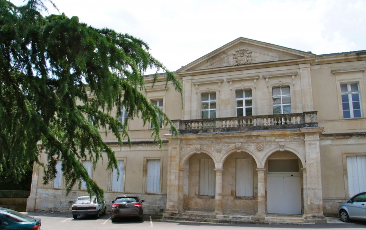 Façade de l'ancien hospice Sainte Florine.(1851). - Melle