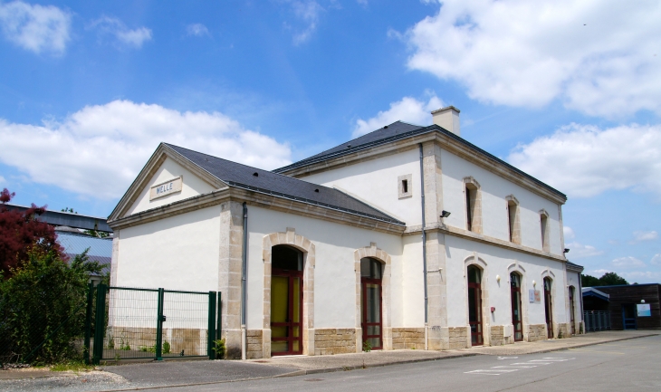 L'ancienne gare, juin 2013. - Melle