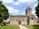 Photo suivante de Melle L'église Saint-Pierre a été construite en calcaire ocre au début du XIIe siècle sur l'emplacement d'un oratoire datant de 950 et dépendantde l'abbaye de Saint Maixent. Cette première église était cernée par un cimetière carolingien.