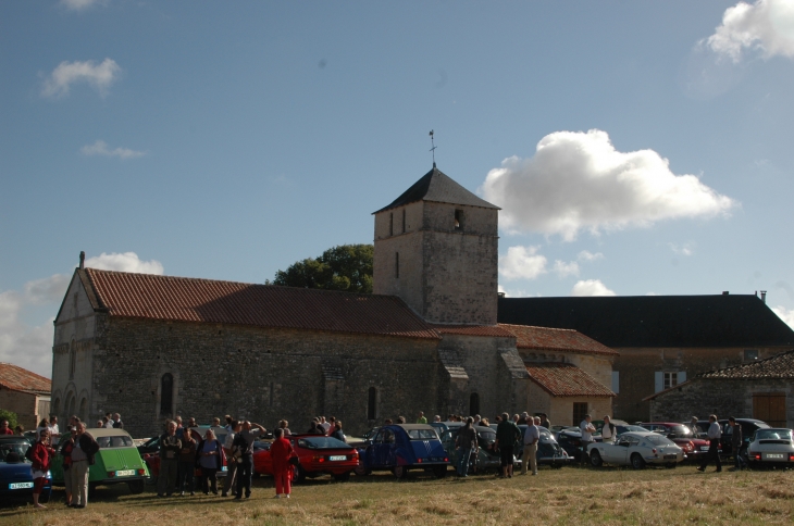 Une belle vue latérale  - Montalembert