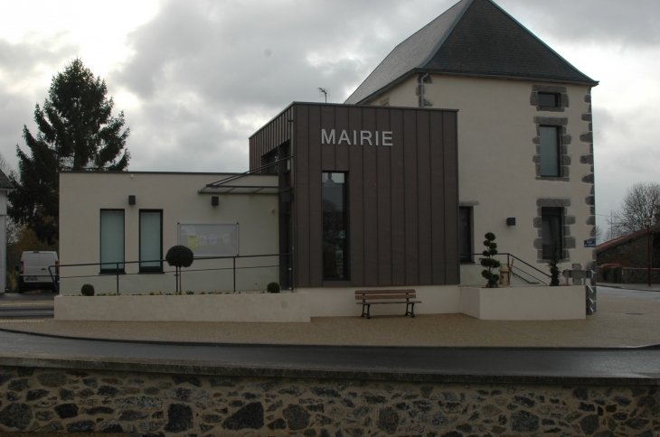 La Mairie - Moutiers-sous-Chantemerle