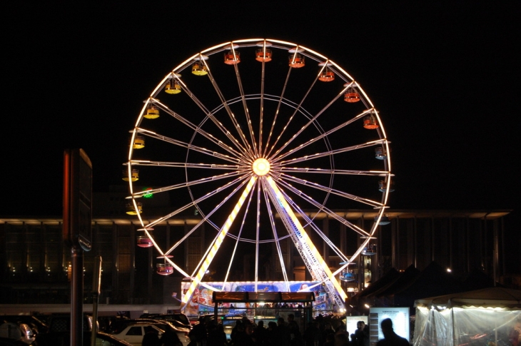 Grande Roue sur la place de la Brèche - Niort