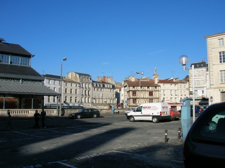 Place des Halles - Niort