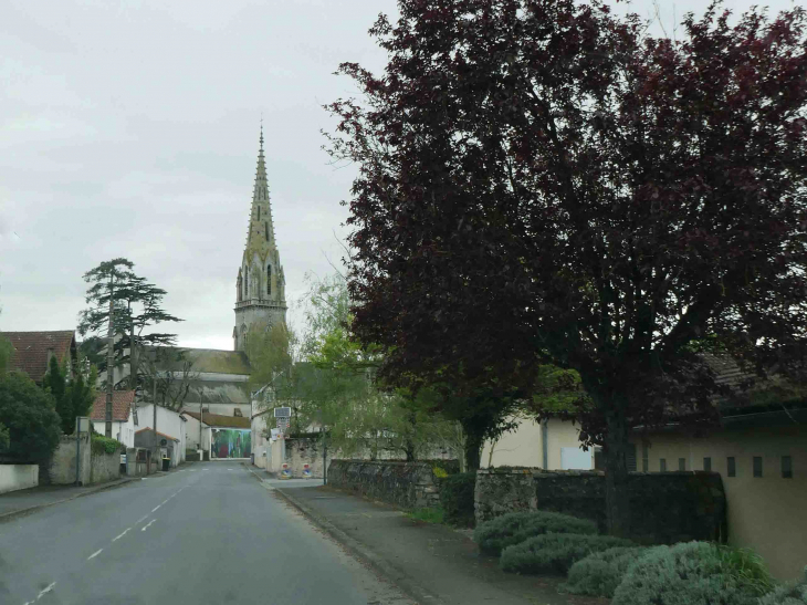 Entrée du village - Nueil-les-Aubiers