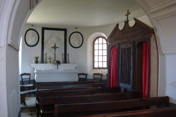 L'Eglise, chapelle et confessional - Oroux