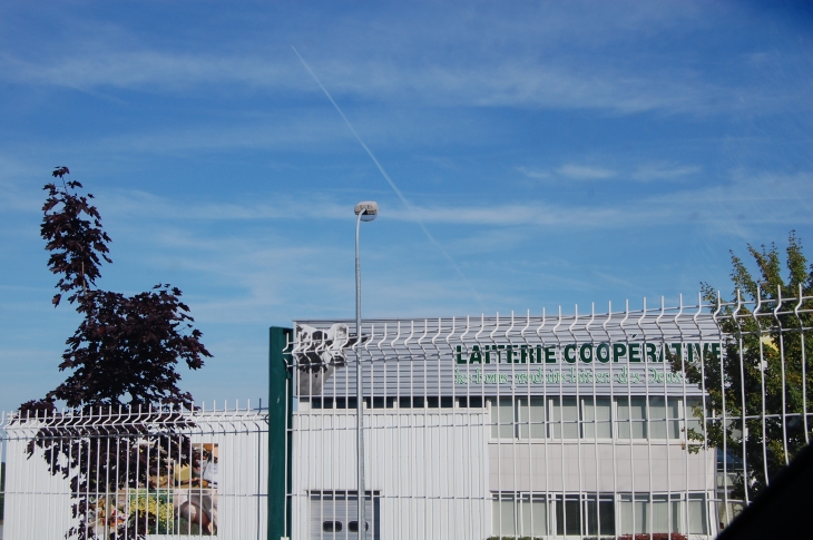 Laiterie ou se fabrique l'un des meilleurs beurre de baratte des Deux-Sèvres - Pamplie