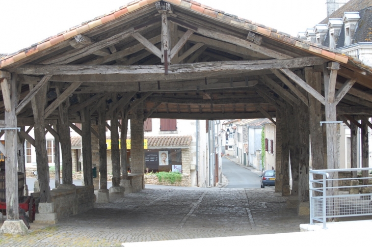 Le marché couvert la Halles - Pamproux