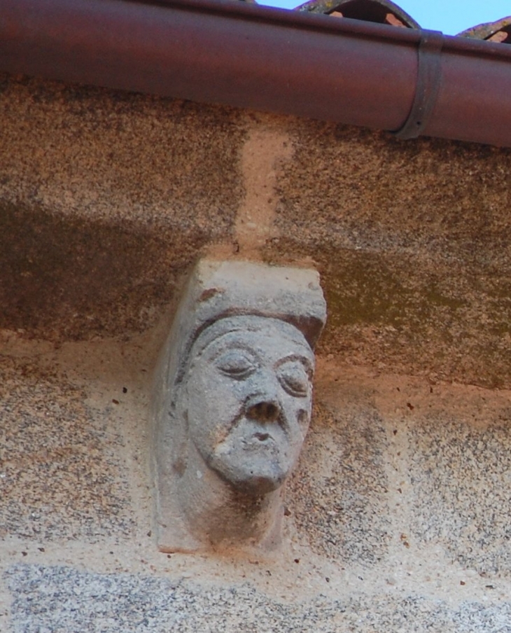 Modillon sur église STe Croix - Parthenay