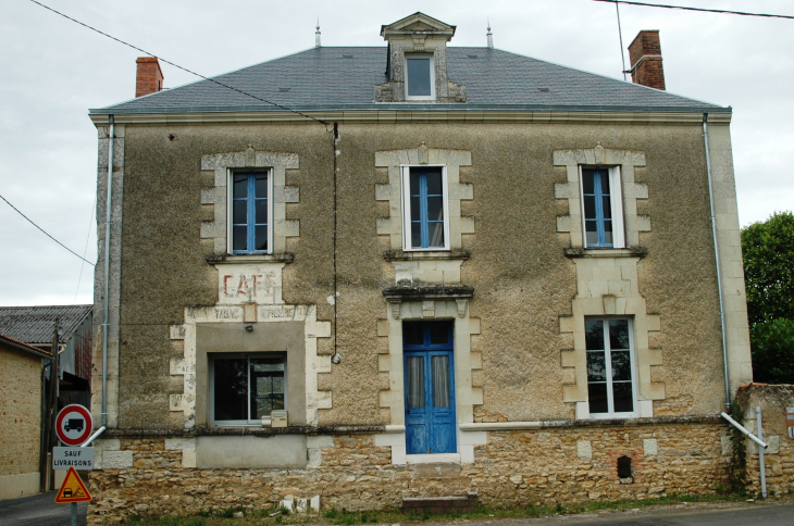 Ancien café - Pas-de-Jeu