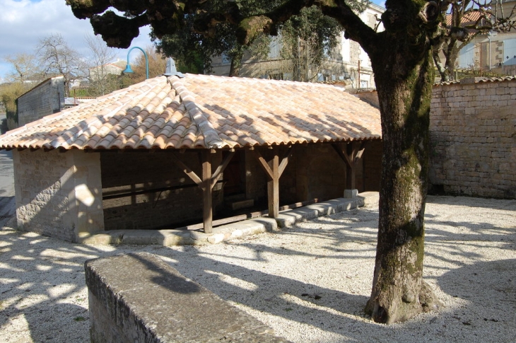 Le lavoir - Périgné