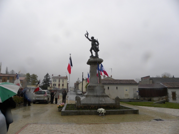 Cérémonie du 11 11 2010 - Saint-Aubin-le-Cloud