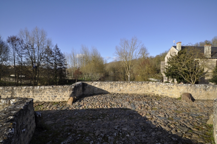 SAINT GENEROUX LE PONT - Saint-Généroux