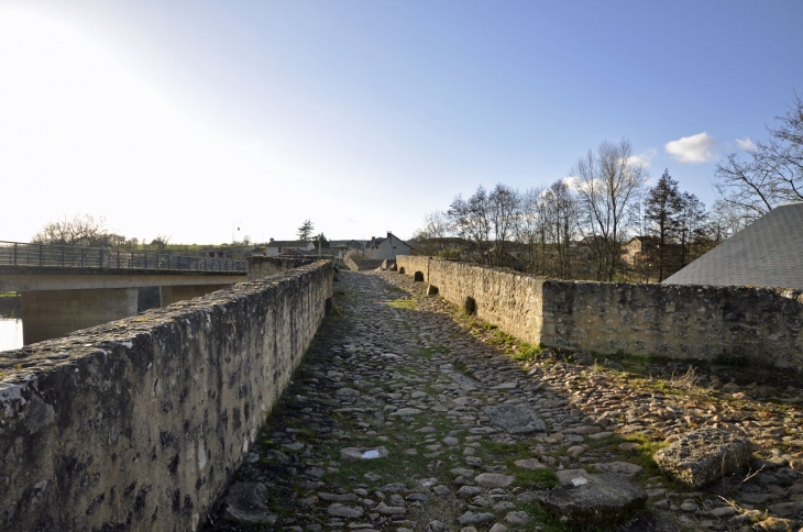 SAINT GENEROUX LE PONT - Saint-Généroux