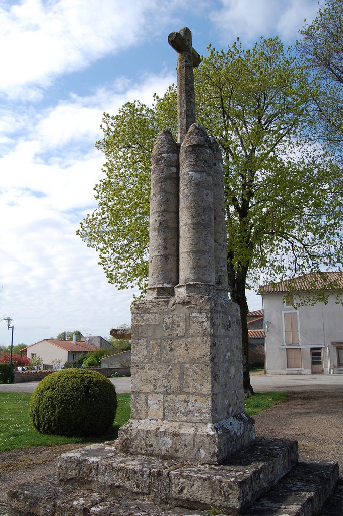 La Croix Hosanière - Saint-Georges-de-Noisné