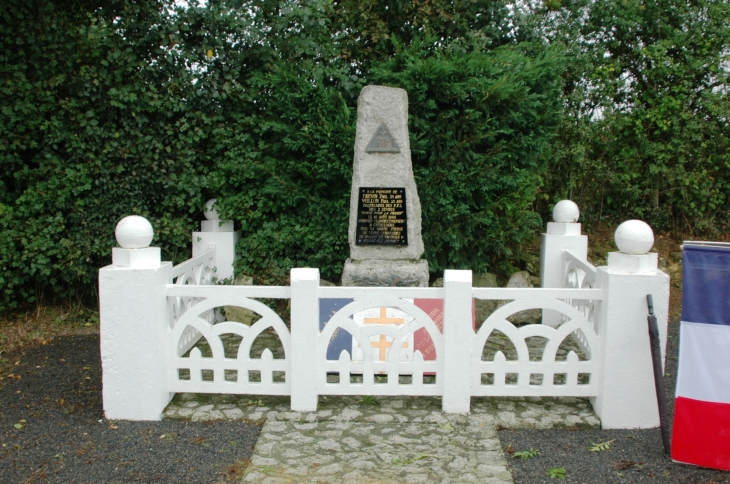 Memorial de la resistance 39/45 Triangle 16  - Saint-Georges-de-Noisné