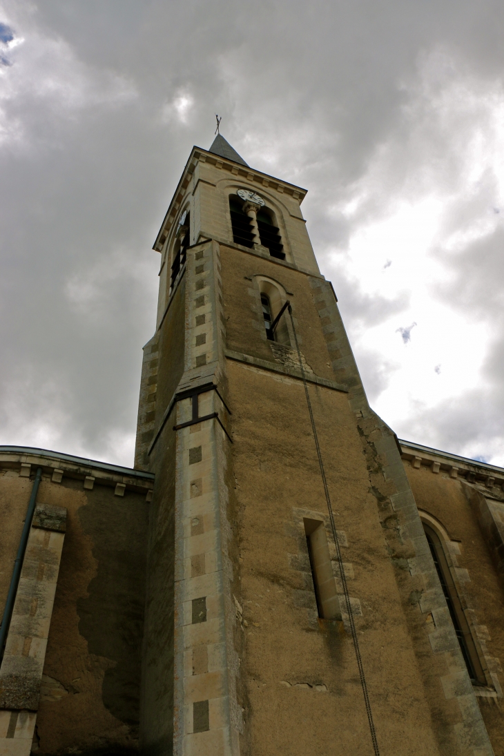 Clocher de l'église avec son monte charge. - Saint-Georges-de-Rex