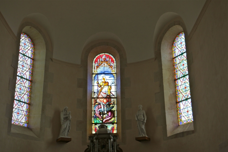 Les vitraux du choeur de l'église. - Saint-Georges-de-Rex