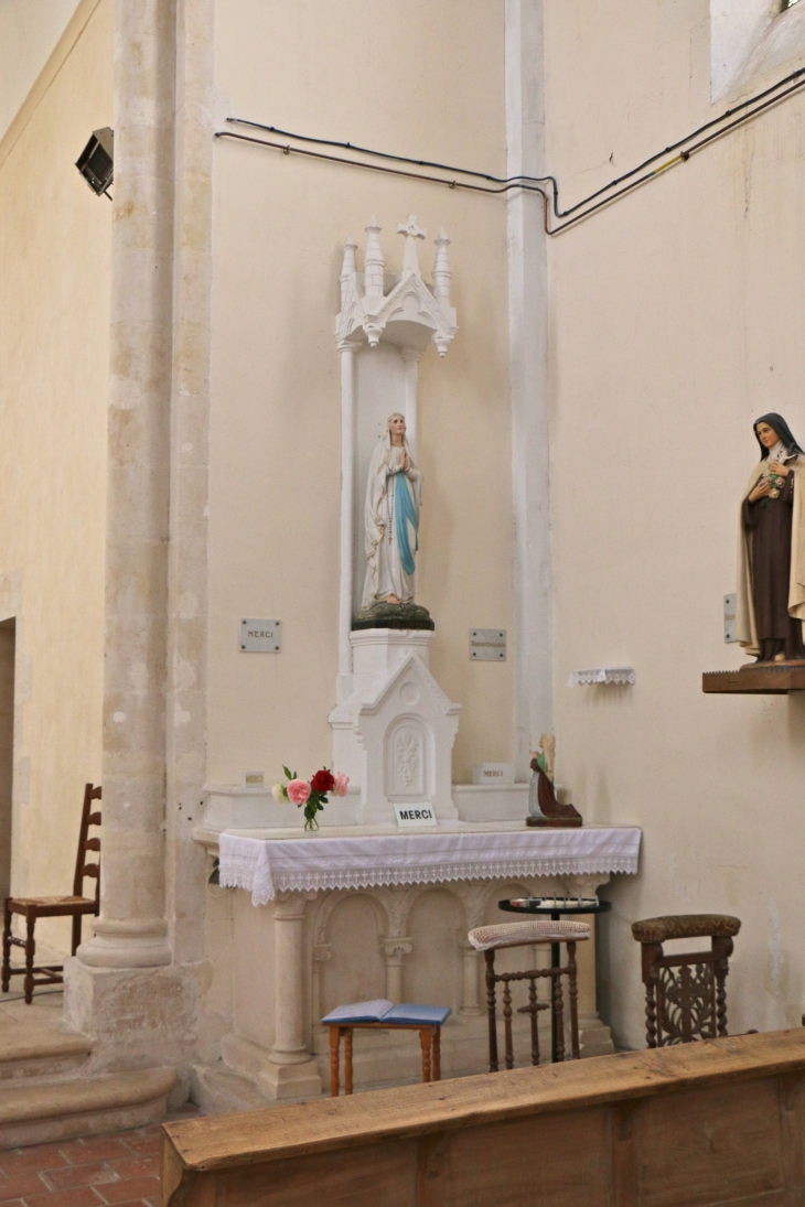 Petite chapelle de droite de l'église. - Saint-Georges-de-Rex