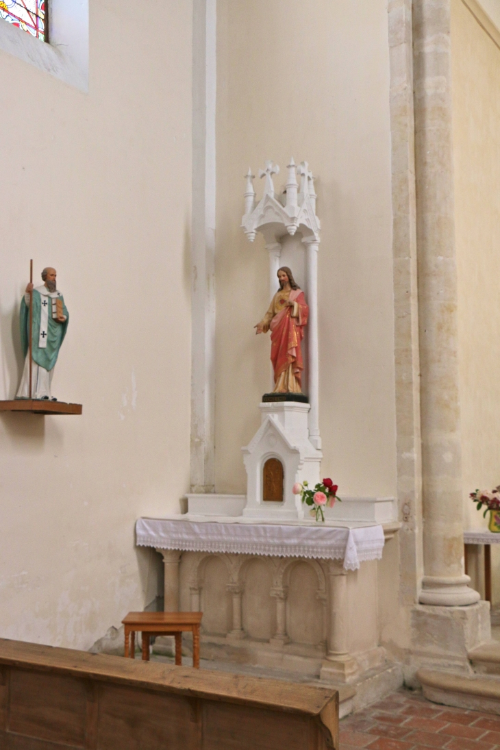 Petite chapelle de gauche de l'église. - Saint-Georges-de-Rex