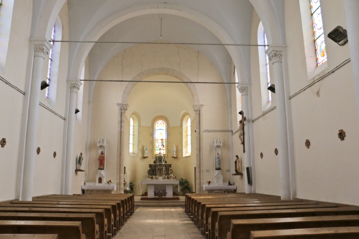 La nef vers le choeur. - Saint-Georges-de-Rex