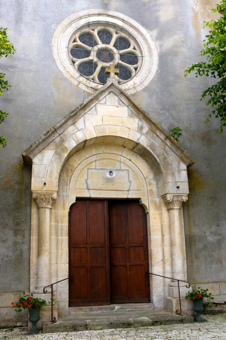 Le portail de l'église. - Saint-Georges-de-Rex