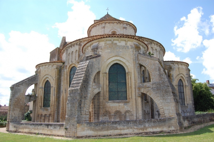 L' Abbatiale vue Est - Saint-Jouin-de-Marnes