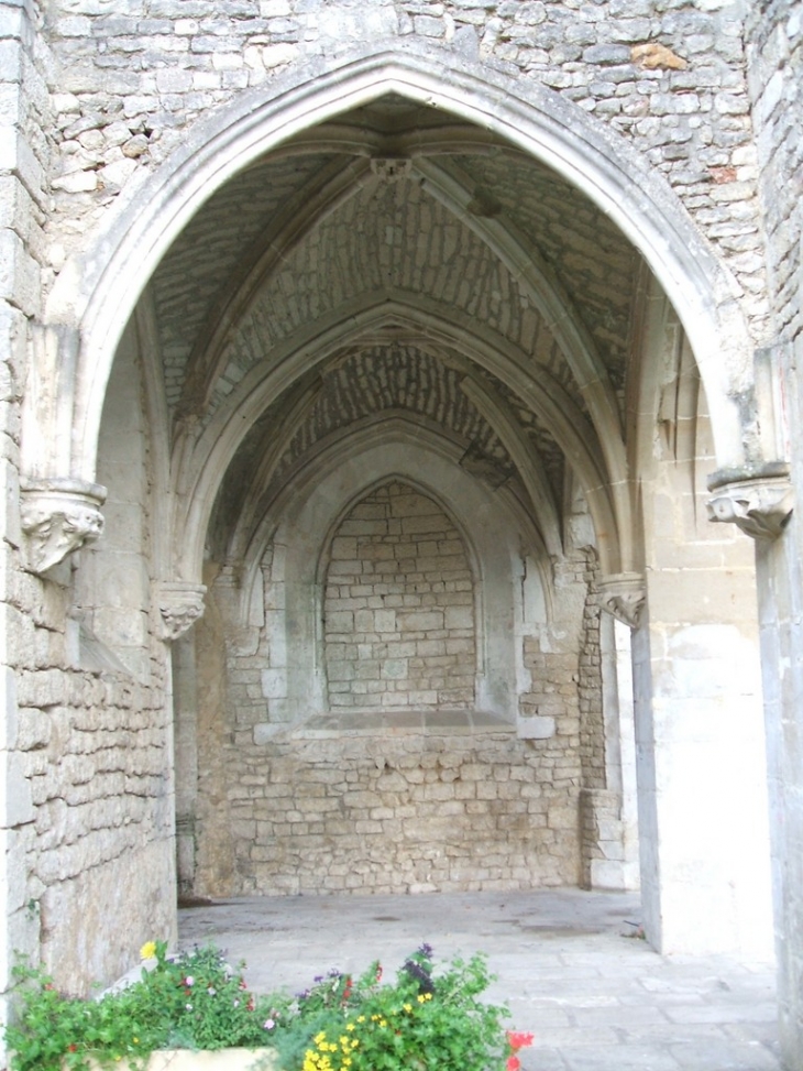 Detail de la CRYPTE ST LEGER - Saint-Maixent-l'École