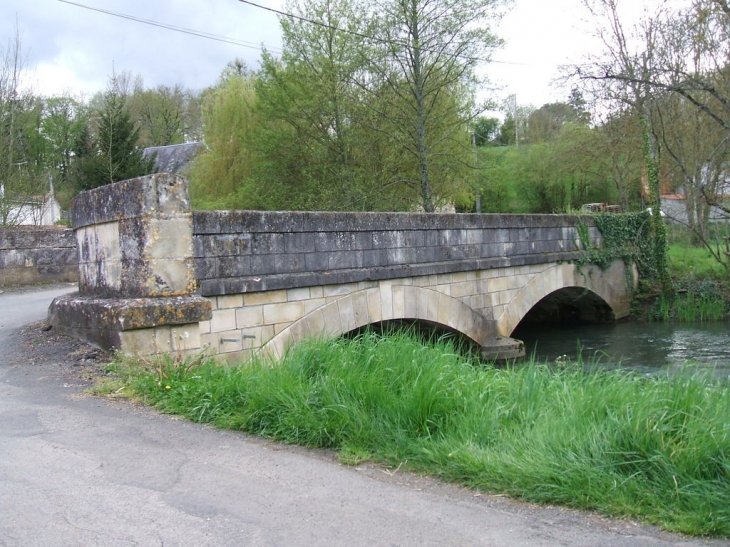 Pont de MOUNEE - Saint-Martin-de-Saint-Maixent