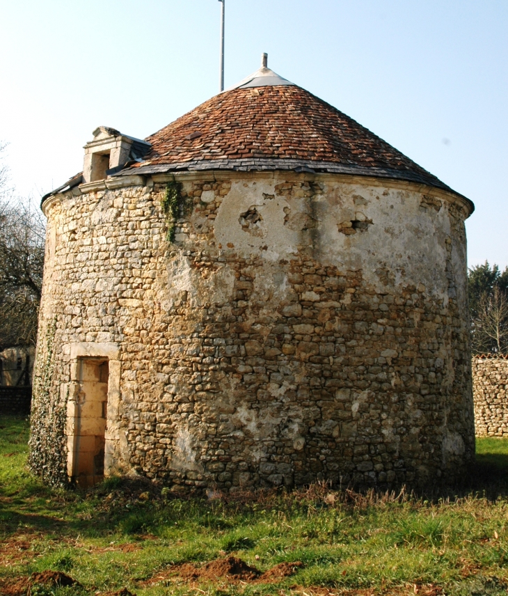 Pigeonnier privé à Lhoumeau  - Saint-Martin-de-Saint-Maixent