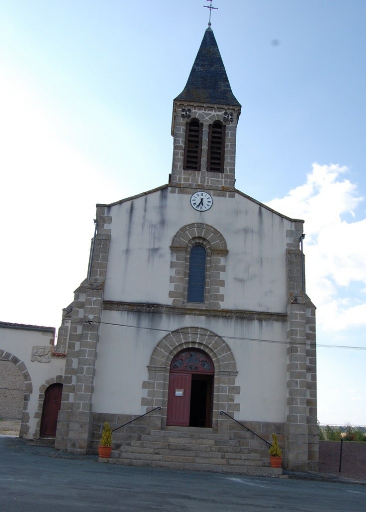 L'église  la facade - Saint-Martin-du-Fouilloux