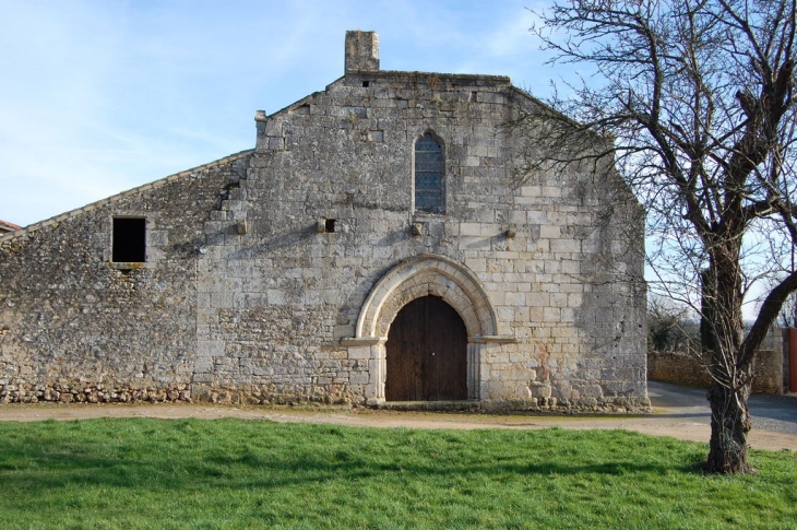 Facade église  romane - Sainte-Eanne