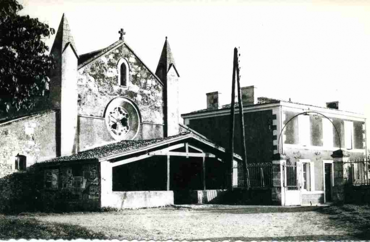 Eglise et Mairie SAIVRES