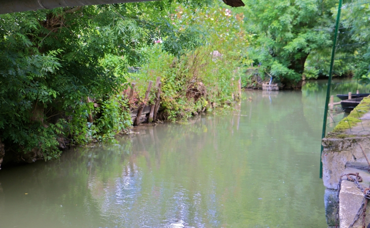 Au-hameau-de-la-garette - Sansais